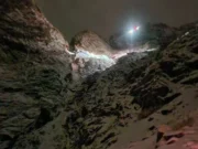 Горный турист спасён после нескольких часов ожидания на утёсе в Юте во время снежной бури